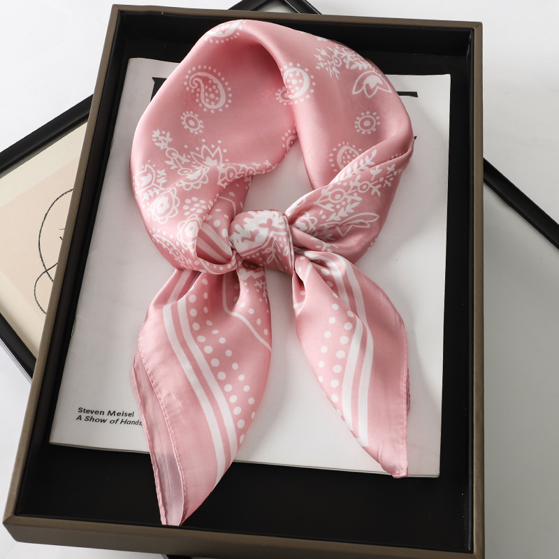 Luxury Brand Silk Square Paisl - огляд і ціна Luxury Skincare Headband