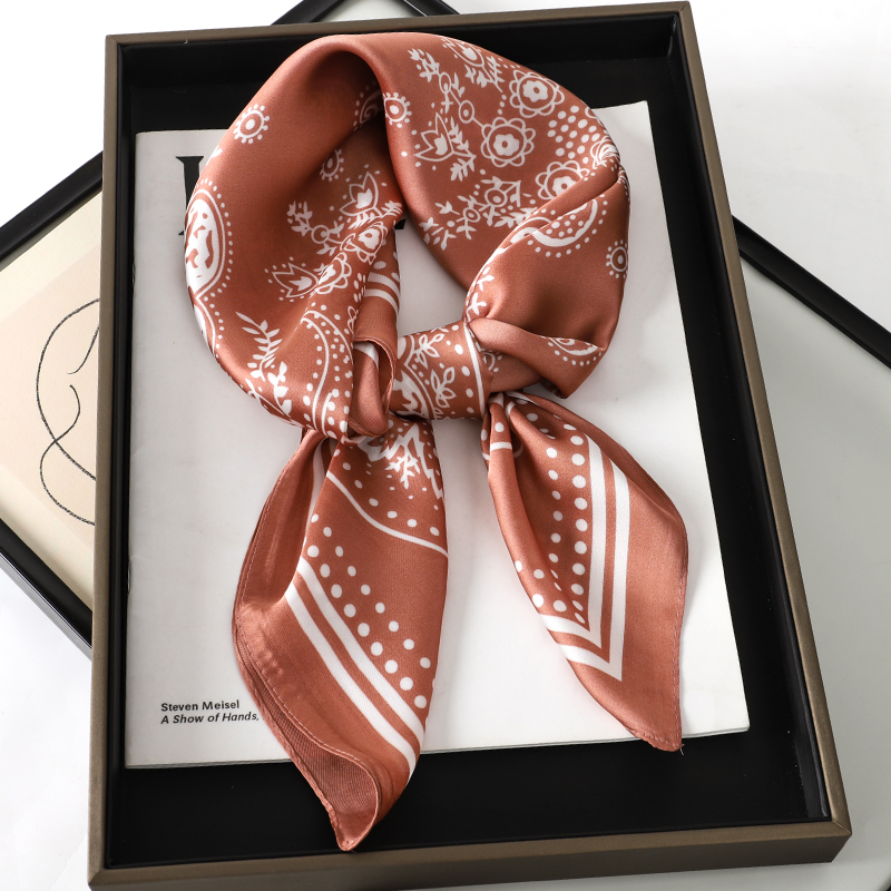 Luxury Brand Silk Square Paisl - огляд і ціна Luxury Skincare Headband
